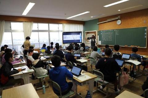 タブレット端末を使用した学習風景