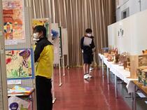 えがお展の見学の様子1